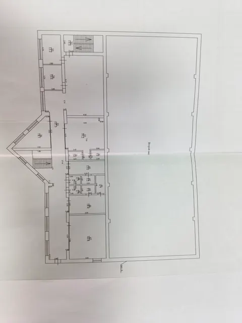 Тренажерный зал, расположенный в нежилом здании по адресу: 453880, РЕСПУБЛИКА БАШКОРТОСТАН, Р-Н МЕЛЕУЗОВСКИЙ, С ЗИРГАН, УЛ. СОВЕТСКАЯ, Д.93, К.В., общей площадью 42,8 кв.м. с целью размещения фитнес - студии.