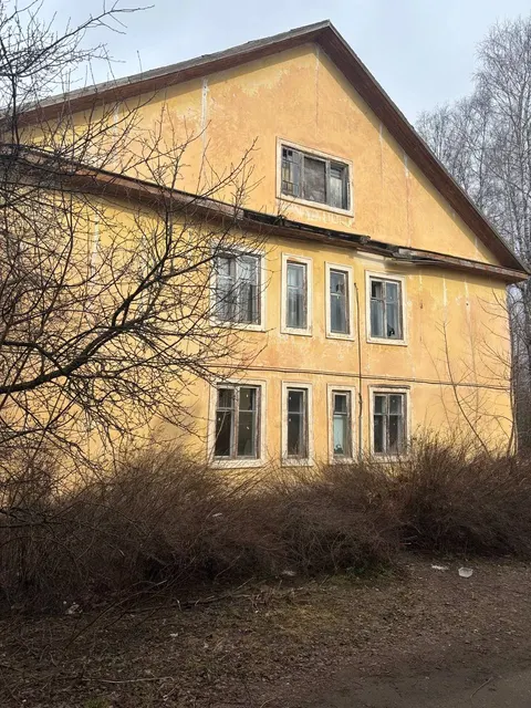 Имущество, находящееся в собственности Ярославской области, расположенное по адресу: Ярославская область, р-н Некоузский, п. Борок, д. 4, с земельным участком