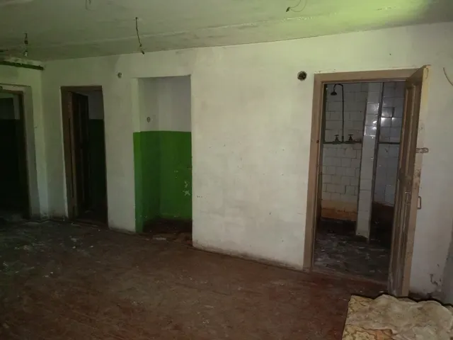 Земельный участок общей площадью 451 кв.м., кадастровый номер 18:10:014004:30, с расположенным  на нем зданием (пожарное депо) общей площадью 369,5 кв.м., с кадастровым номером 18:10:014007:747, по адресу: Удмуртская Республика, Камбарский район, с. Кама, ул. Нижнекамская, д. 2.