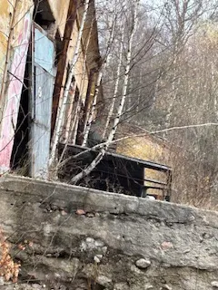Единый объект недвижимости, состоящий из нежилых зданий в количестве 15 (пятнадцать) единиц и 3 (трех) земельных участков, расположенный по адресу: Ленинградская область, Выборгский район, г. Выборг, Светогорское шоссе, д. 27 Описание объектов: Приложение № 1 к информационному сообщению 870-ЭА