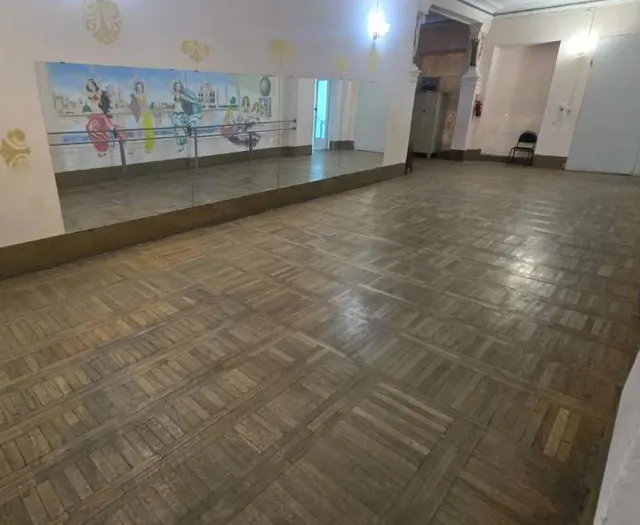 -нежилое муниципальное помещение в здании клуба, литер: ч.А, 2 этаж, помещение №4-8, общей площадью 68,9 кв.м, расположенного по адресу: г.Шахты, ул.50 лет ВЛКСМ,25, графиком использования помещения 10,0 часов в неделю, на срок 11 месяцев для организации занятий самодеятельных формирований, с определением начального размера годовой арендной платы в соответствии с отчётом независимого оценщика