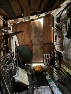 Нежилое строение, 1-этажное, площадь 70,7 кв.м, кадастровый номер 70:14:0308001:345 с земельным участком площадью 75 кв. м, занимаемым объектом недвижимости, кадастровый номер 70:14:0308001:241. Адрес: Томская область, Томский район, с.Вершинино, ул. Лесная, 14/1