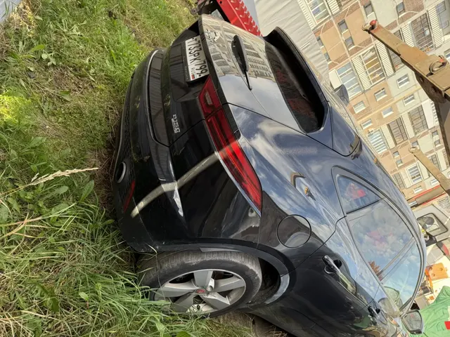 Транспортное средство Jaguar E-Pace, 2019 года выпуска, цвет – черный, VIN SADFA2BN8L1Z75263, государственный номер Т733РК799. Состояние ТС: на ходу, сколы ЛКП с левой стороны: на пороге, на передней двери и заднем крыле, подкапотное пространство проверено