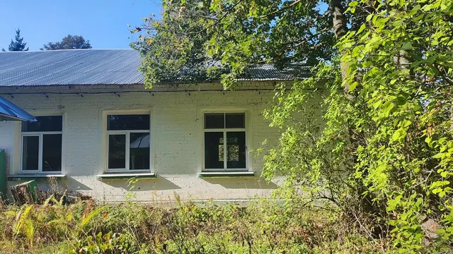 Нежилое здание с наименованием "Пищеблок" с кадастровым номером 69:10:0000028:108, нежилое здание с наименованием "Лечебное отделение" с кадастровым номером 69:10:0000028:109, нежилое здание с наименованием "Сарай" с кадастровым номером 69:10:0000028:110 и земельный участок по ними с кадастровым номером 69:10:0280301:139 по адресу: Тверская область,  Калининский муниципальный округ, д. Каменка