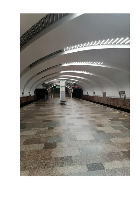 На право заключения договора о размещении рекламы внутри подземных объектов  недвижимого имущества ЕМУП «Метрополитен»,  а именно: на путевых стенах платформы  станции ЕМУП «Метрополитен» «Уралмаш»