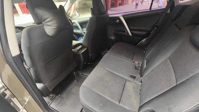 Автомобиль Toyota RAV 4, легковой универсал, 2016 года выпуска.