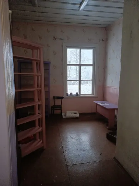 Здание Абакумовского сельского клуба с земельным участком по адресу: Российская Федерация, Архангельская область, муниципальный округ Каргопольский, деревня Абакумово, ул. Центральная, д. 9