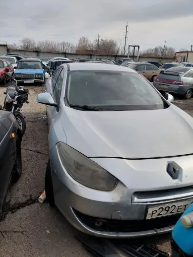 Автомобиль марки RENAULT FLUENCE (292)