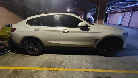 Автомобиль BMW X4 xDrive 30i, легковой комби (хэтчбек), 2019 года выпуска.