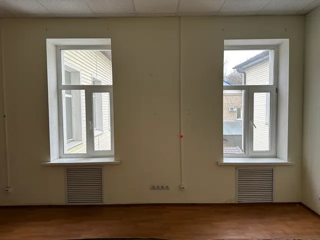 Объект аренды, площадь 290,5 кв. м, номера на поэтажном плане: этаж 2,  пом. 2, ком. 1 - 13, 15 - 25, адрес (местонахождение) объекта:  Московская область, г. Звенигород, ул. Почтовая, д. 23. Вход общий из общей входной группы