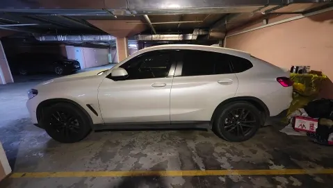Автомобиль BMW X4 xDrive 30i, легковой комби (хэтчбек), 2019 года выпуска.