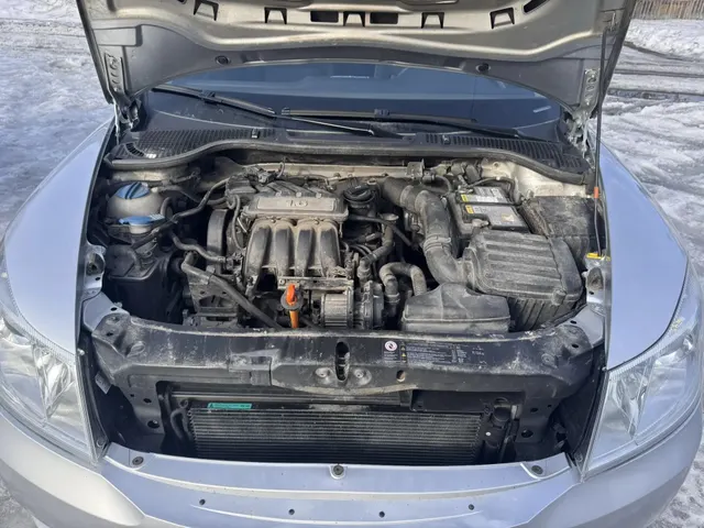 Транспортное средство Skoda Oсtavia, 2011 года выпуска, цвет – серебристый, VIN XW8CA41Z4CK259022, государственный номер Е808СС29. Состояние ТС: скол на заднем бампере, царапина на багажнике, вмятина на пороге справой стороны, коррозия на порогах