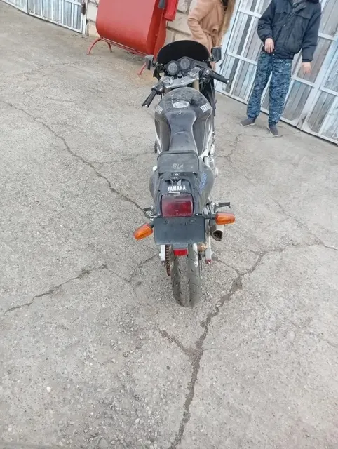 Мотоцикл Yamaha FZR400-2, без гос. №, черно-серого цвета, 1988 г/в. 1 шт