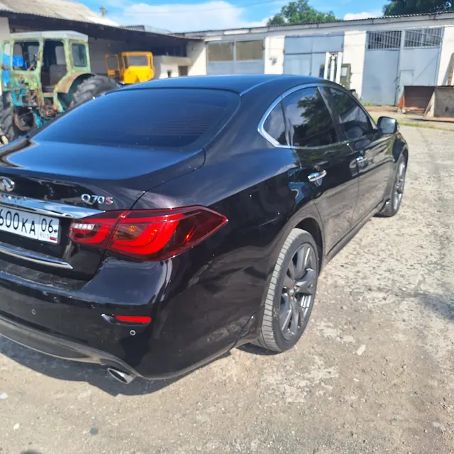 ТС INFINITI Q70, 2015 г.в, цвет - черный.
