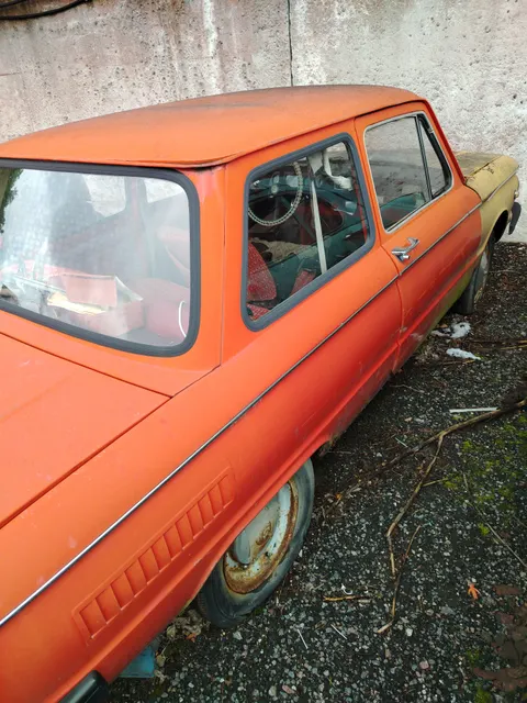 Автомобиль «ЗАЗ» красного цвета с государственным регистрационным знаком Е2079ЛД