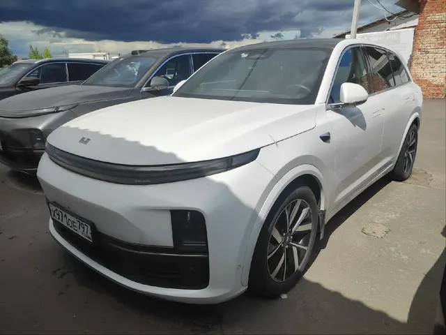 Легковой автомобиль LIXIANG L7, 2023 года выпуска, идентификационный номер (VIN): LW433B12XP1706796, № кузова (прицепа): LW433B12XP1706796, шасси (рамы): отсутствует, мощность двигателя: 111,5 л.с., 82 кВт, объем двигателя: 1496 куб.см, цвет: белый, гос. номер Х971ОЕ797