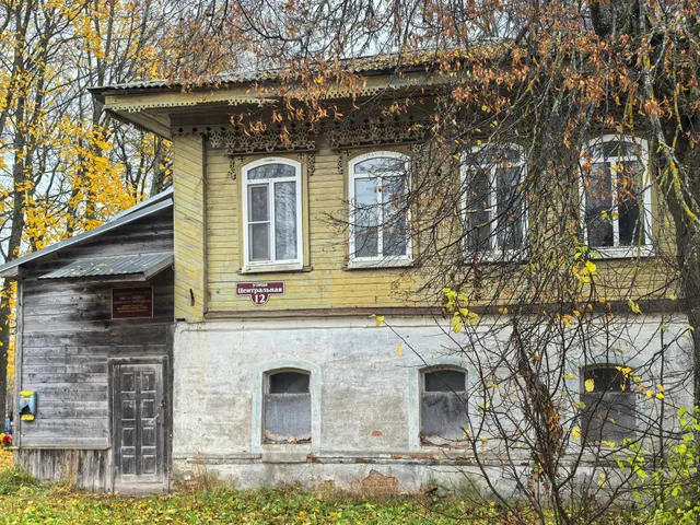 недвижимое имущество, расположенное по адресу: Российская Федерация, Ярославская область, Борисоглебский район, с.Высоково, ул.Центральная, д.12