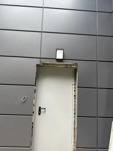 Размер ежегодной арендной платы за пользование нежилым помещениями общей площадью   27,8 кв.м