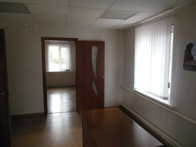 Здание с земельным участком