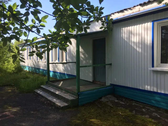 Земельный участок площадью 668 кв.м., кадастровый номер 86:08:0030201:213, РНФИ П11840003671, с расположенным на нем объектом недвижимого имущества - магазин, площадью 416,6 кв.м., кадастровый номер 86:08:0000000:9184, РНФИ П12840004641. Местоположение: Ханты - Мансийский автономный округ – Югра, Нефтеюганский район поселок Молодежный, Южно - Балыкское ЛПУ МГ