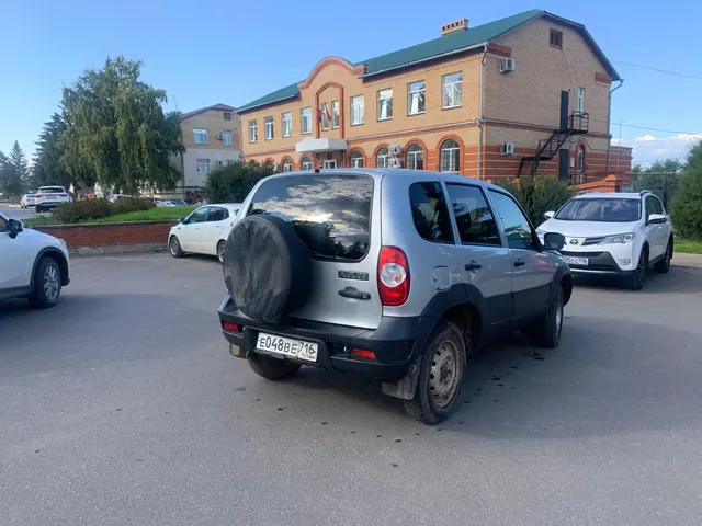 Автотранспортное средство – CHEVROLET NIVA, 212300-55, (VIN) X9L212300L0697954, цвет кузова светло-серебристый металлик, 2019 года выпуска, Государственный номер E 048 ВЕ, Автомобильное газобаллонное оборудование 2021 года выпуска.