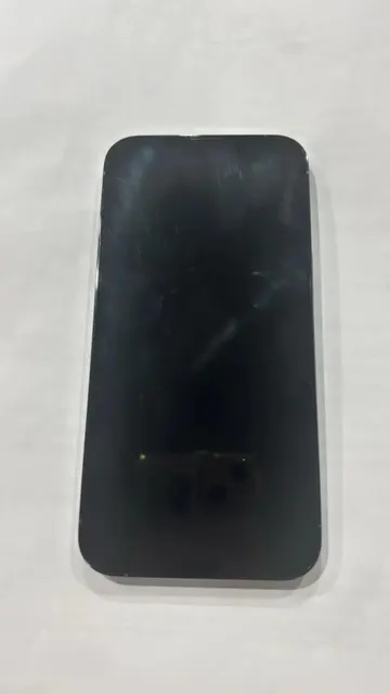 мобильный телефон марки "Iphone 15 Pro Max" в корпусе серого цвета с защитным чехлом 1 шт.