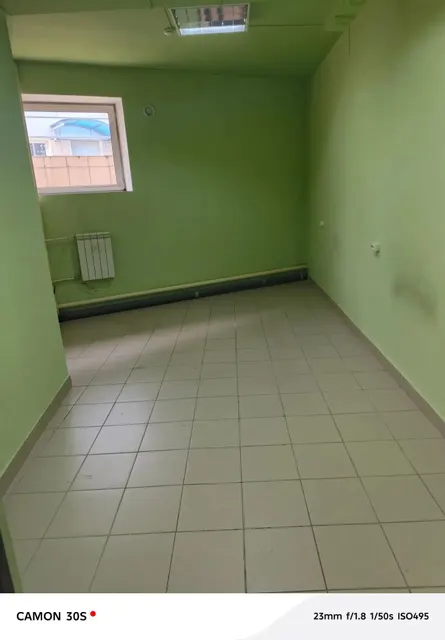 Нежилое помещение № 4, расположенное на  цокольном этаже  административного здания. Общая площадь сдаваемой части помещения: 14 м2 .