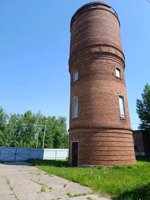 Нежилые здания, расположенные на земельном участке с к.н.16:50:220496:267, по адресу: РТ,           г. Казань, ул. Беломорская, д. 67/20: насосная станция, общей площадью 45,3 кв.м., с к.н. 16:50:220496:262, здание служебное общей площадью 3,0 кв.м, с к.н. 16:50:220496:265