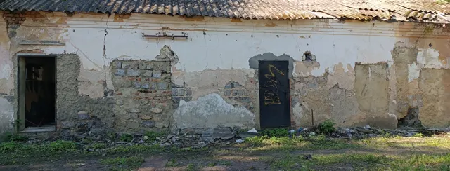 недвижимое имущество: здание, земельный участок