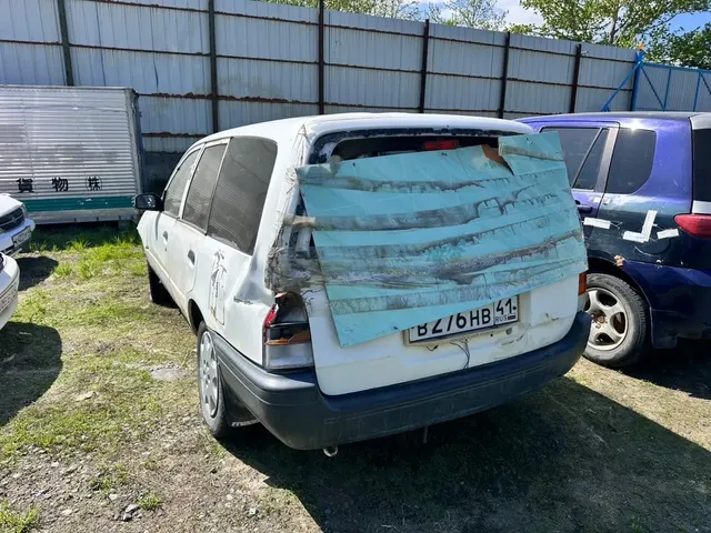 1).Автотранспортное средство "Мазда Фамилия", г.р.з. В 276 НВ 41rus. (ключ от ТС); 2).Автотранспортное средство "Nissan Sunny", г/н К422ТР 41Rus (ключ от ТС).