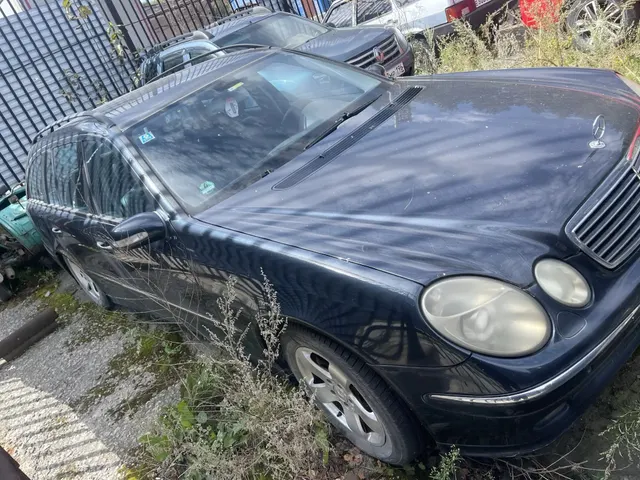 Имущество в качестве годных остатков : Автомобиль MERCEDES-BENZ E280CDI, на иностранных гос. номерах, VIN отсутствует