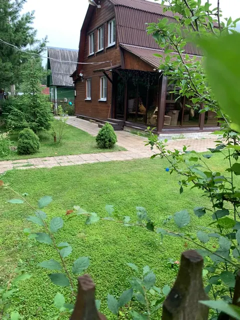 (повторные торги). Общая долевая собственность (1/2 доля в праве) на жилое здание площадью 65 кв. м, кадастровый номер 76:13:011027:361, назначение – жилое; земельный участок площадью 528 кв. м, кадастровый номер 76:13:011027:92, вид разрешенного использования - для ведения коллективного садоводства. Местонахождение: Ярославская обл., Ростовский р-н, д. Бородино, тер. СНТ «Бородино», участок 15. Информация о зарегистрированных физических лицах отсутствует. Собственник имущества - Ишунин А.А.