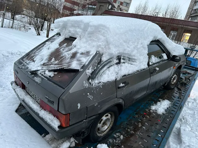 ГОДНЫЕ ОСТАТКИ автомобиля марки «ВАЗ 21093» с государственным регистрационным знаком Е975КВ51, 1991 года выпуска. Цвет кузова – мокрый асфальт.