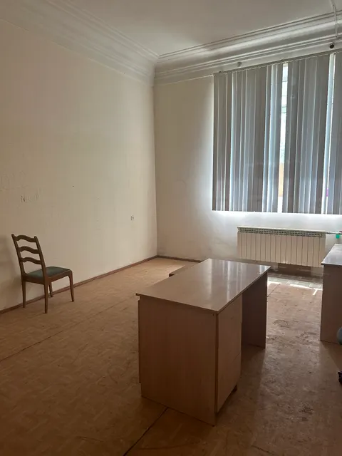 нежилое помещение  площадью 174,6 кв. м с к.н. 61:24:0012270:136 по адресу: Ростовская область, Морозовский район, г. Морозовск, ул. Калинина, 236