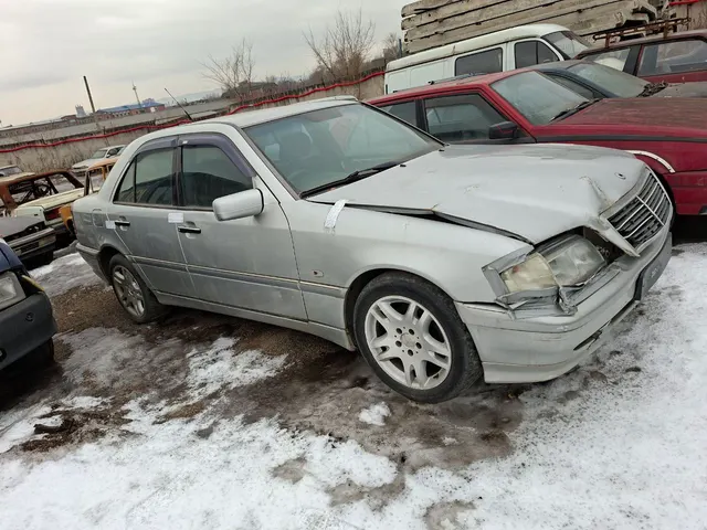 Автомобиль MERСEDES BENZ C240, г/н О517ВК75, 1995 г.в., VIN WDB2020262F785521, двигатель № 280825, цвет серый. Рабочее состояние, и комплектность автомобиля не проверялось. Находится в г. Красноярск, данное имущество обращено в доход государства (Документы, ключи отсутствуют) (2645/25)