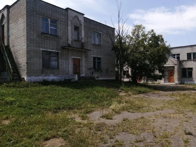 Объект недвижимого имущества и расположенный под ним земельный участок по адресу: Хабаровский край, г. Амурск, пр-кт. Строителей, 54А