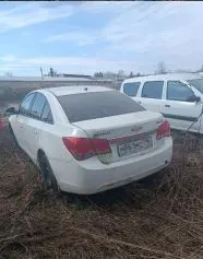 Автомобиль Chevrolet Cruze, идентификационный номер (VIN) XUFJA695JB3040083, цвет кузова белый, 2011 года выпуска