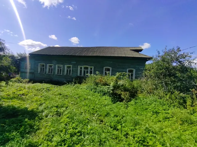 Имущество, находящееся в собственности Ярославской области, расположенное по адресу:  Российская Федерация, Ярославская обл., Ростовский р-н, с. Мосейцево, ул. Труда, д. 39, с земельным участком