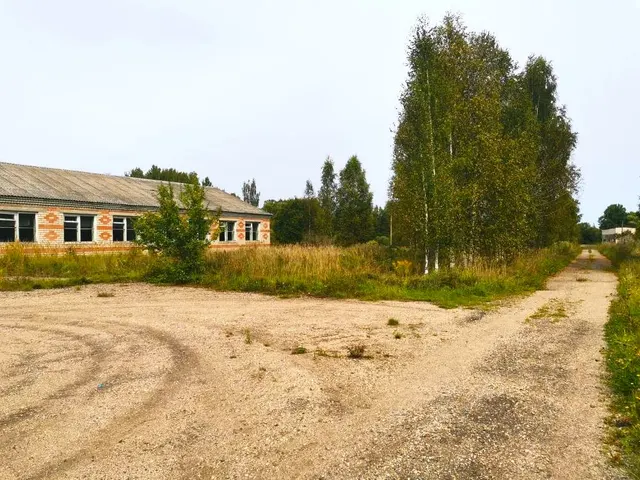 Нежилое здание по адресу: Ярославская область, р-н. Некоузский, с. Станилово, д. 7, с земельным участком 
