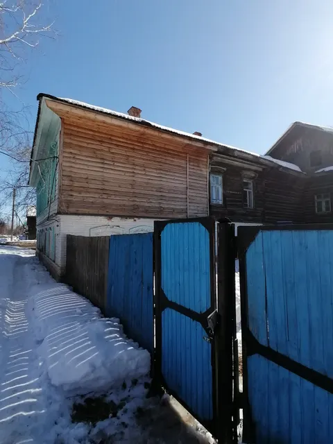 Лот №1. Здание, 2-этажное бревенчатое здание, назначение туберкулезное отделение, нежилое, площадь 762,7 кв.м., кадастровый номер 59:29:0010135:60, адрес: Пермский край, муниципальный округ Осинский, город Оса, улица Интернациональная, дом 26 с земельным участком общей площадью 2660 кв. м, кадастровый номер 59:29:0010135:12. Российская Федерация, Пермский край, муниципальный округ Осинский, город Оса, улица Интернациональная, з/у 26.