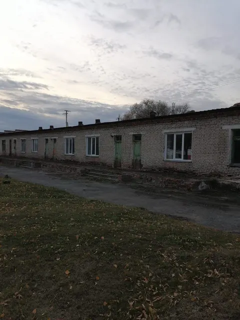 Здание инфекционного отделения одновременно с земельным участком по адресу: Курганская область, Шумихинский муниципальный округ, г. Шумиха, ул. Советская, д. 125