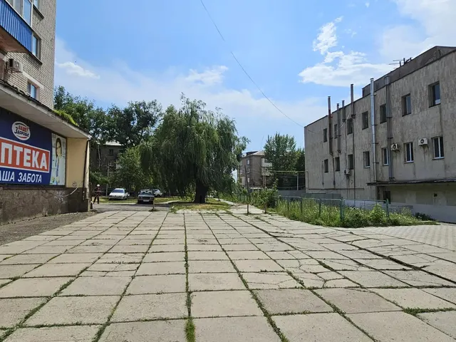 Земельный участок, кадастровый номер 95:30:0000000:13687, площадью 462 кв. м., расположенный по адресу: Российская Федерация, Луганская Народная Республика, муниципальный округ Свердловский, г. Свердловск, Энгельса, земельный участок 36 Б; категория земель: земли населенных пунктов;  вид разрешенного использования: Общественное питание (Код 4.6).