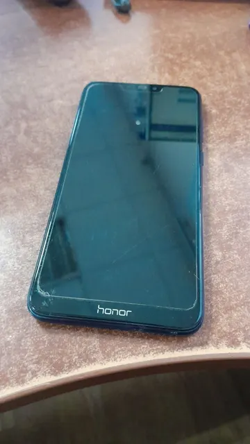 Сотовый телефон марки Honor (имеются сколы на экране) - 1 шт.