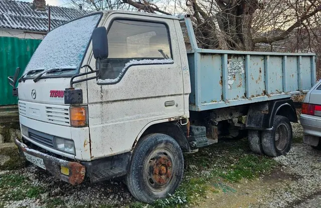 Д-к Тамлиани Г.В. А/м грузовой фургон MAZDA TITAN, г/в 1994, г/н Е495ЕР123, № шасси WGTAT-171050, не на ходу. Обременение: арест, н/ц 745 000,00 руб., з-к 149 000,00 руб., ш/а 7 450,00 руб.