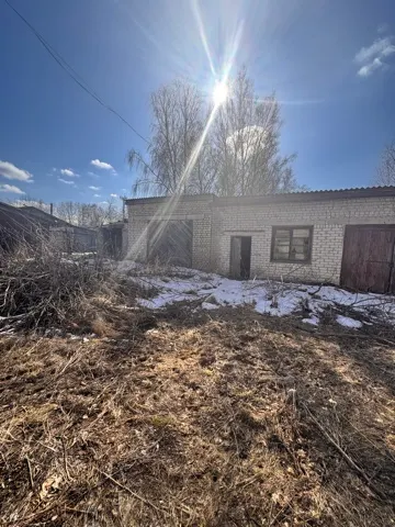 земельный участок, РНФИ П11160005826, кадастровый номер: 73:01:020121:94, площадью 32 кв.м, адрес объекта: Ульяновская область, р- н Базарносызганский, р.п. Базарный Сызган, ул. Ульяновская, No 57Б, с расположенным на нем объектом недвижимого имущества: гараж, РНФИ П12730005658 кадастровый номер: 73:01:020121:97, площадью 28 кв.м