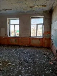 Здание, назначение: нежилое, этажность: 2, общая площадь 2413,1 кв.м., кадастровый номер 43:09:310116:251, с земельным участком, категория земель: земли населенных пунктов, разрешенное использование: для эксплуатации учебного корпуса, кадастровый номер 43:09:310116:75, общая площадь 9177,0 кв.м., расположенное по адресу: РФ, Кировская область, м.р-н Зуевский, г.п. Зуевское, г. Зуевка, ул. Степана Халтурина, д. 6.