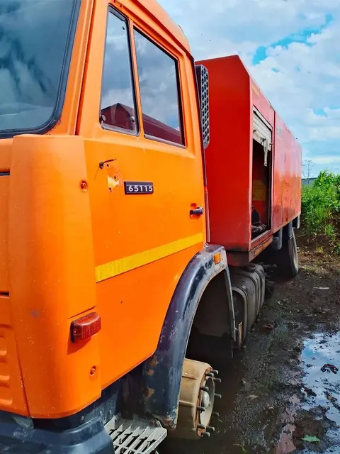 Автомобиль КО-560, 2013 года выпуска, VIN XVL693200D0000515 (Автомобиль с ключами и СТС. Автомобили разукомплектованы, голая рама и кабина. Частично отсутствуют колеса)