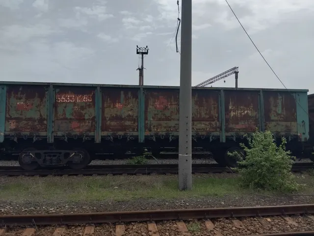 Полувагон 4-осный с люками в полу с тормозной площадкой