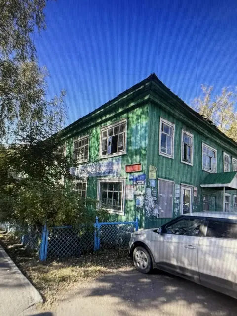 Нежилое здание (редакция) площадью 730,9 кв.м, с кадастровым номером 02:31:110211:150 с земельным участком площадью 422 кв.м.