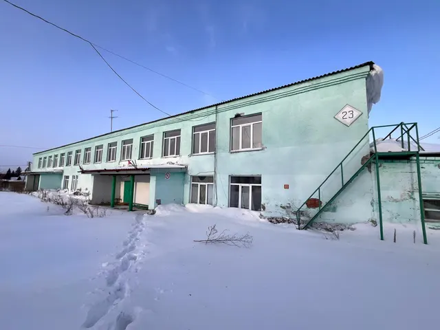 Нежилое здание общей площадью 1052,4 кв. м, кадастровый номер 42:14:0105003:665, расположенное по адресу: Кемеровская область – Кузбасс, Топкинский муниципальный округ, п. Трещевский, ул. Малыхина, д. 23 с земельным участком площадью 4284 кв.м, кадастровый номер 42:14:0105003:358, расположенный по адресу: Кемеровская область – Кузбасс, Топкинский муниципальный округ, п. Трещевский,                    ул. Малыхина, д. 23